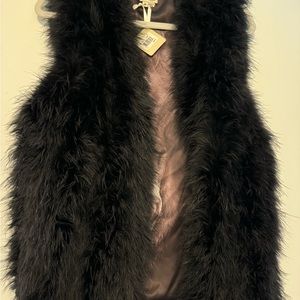 NEW WITH TAGS Feather vest size medium.